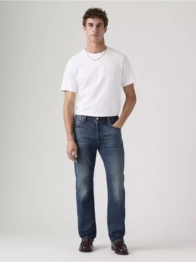 Levi's • NWOT 501Straight Leg Button Fly 31/32